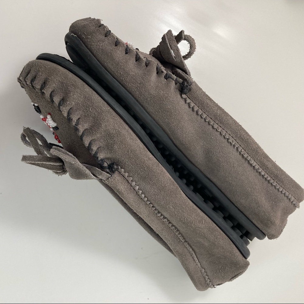 Grey Suede beaded Minnetonka moccasins 9 B032 - Picture 9 of 10